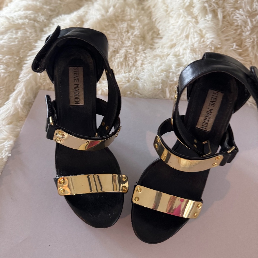 Steve Madden wedges black and gold